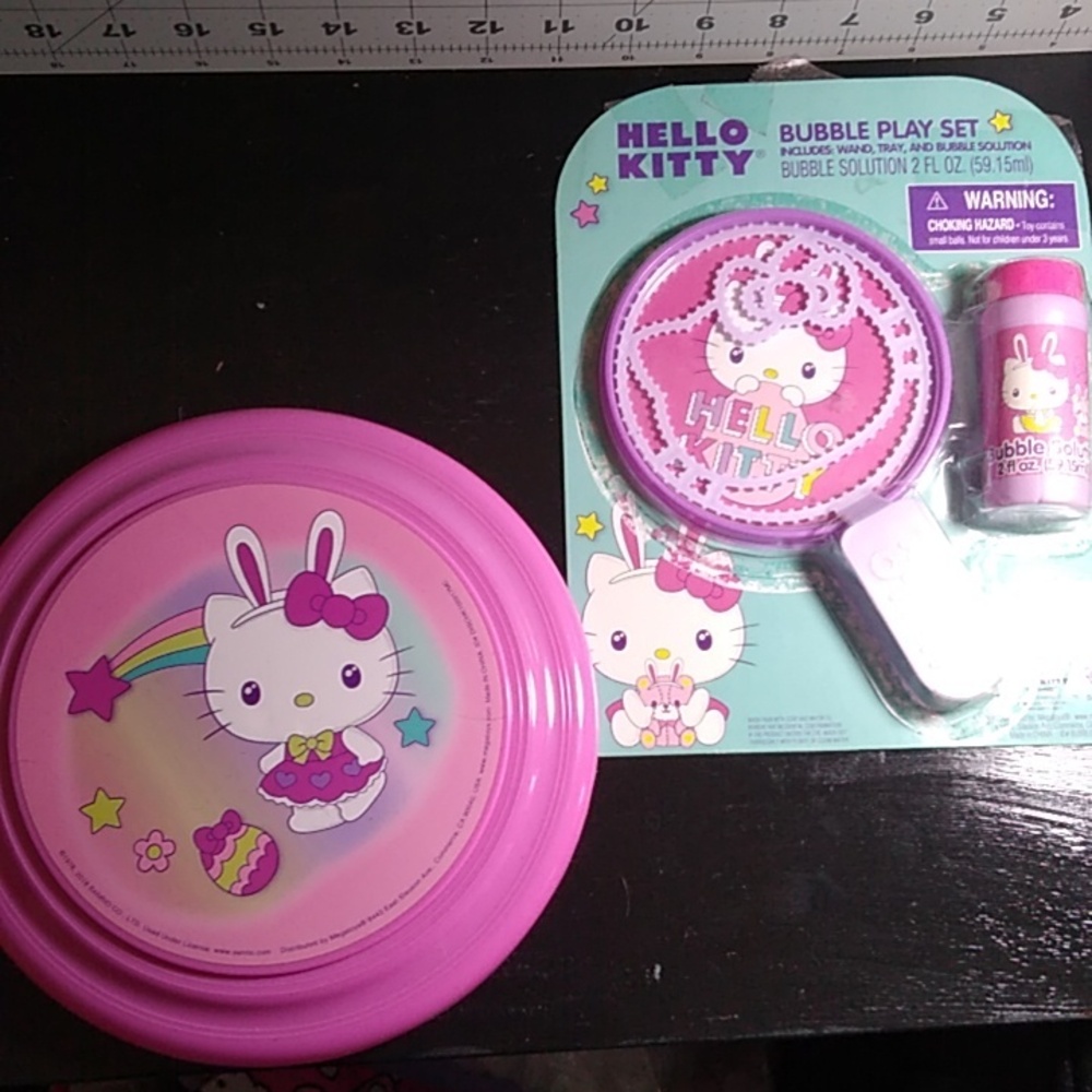 Hello kitty bubble set and frisbee
